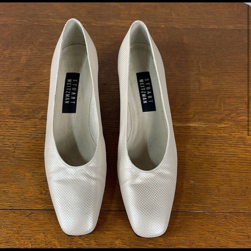 Stuart Weitzman Pumps Low Kitten Heel Cream/Gold Size 8.5